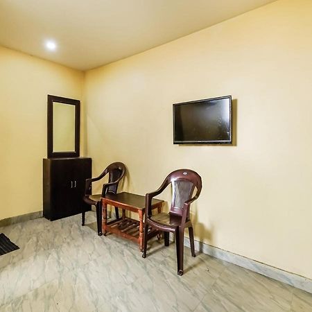 Oyo 84039 Tirumala Grand Rājahmundry Exterior foto