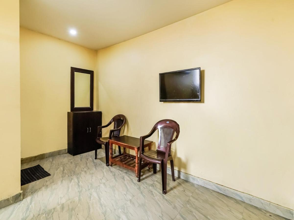 Oyo 84039 Tirumala Grand Rājahmundry Exterior foto