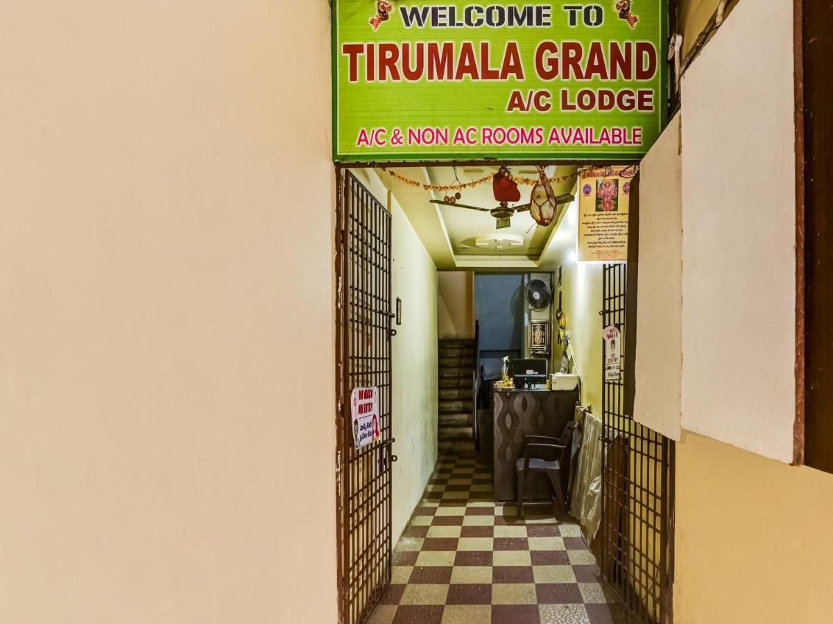 Oyo 84039 Tirumala Grand Rājahmundry Exterior foto