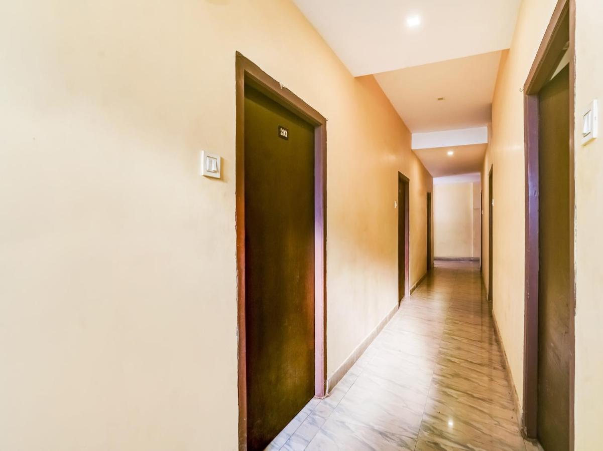 Oyo 84039 Tirumala Grand Rājahmundry Exterior foto